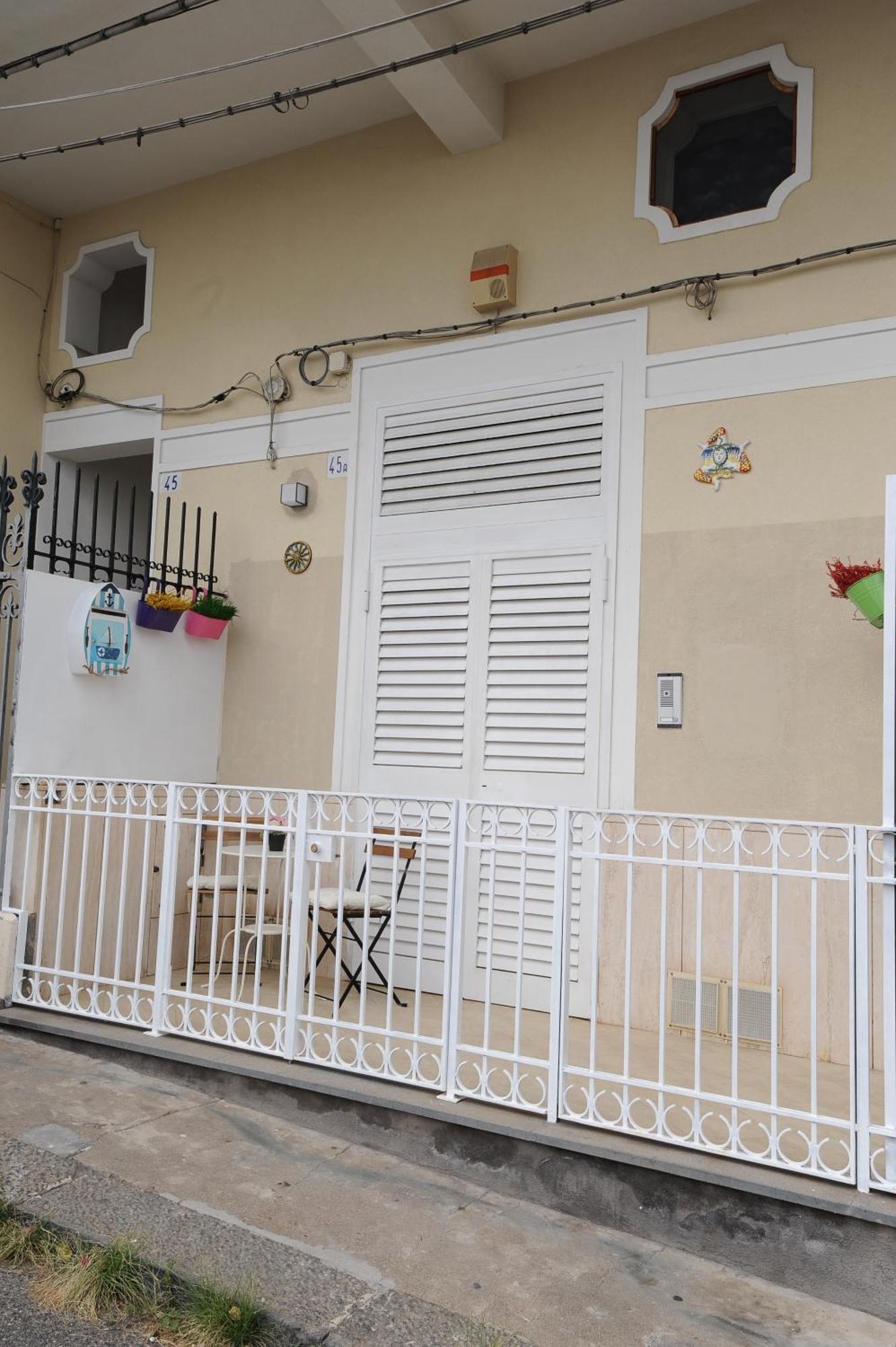 Mamis Villa CTA Exterior photo